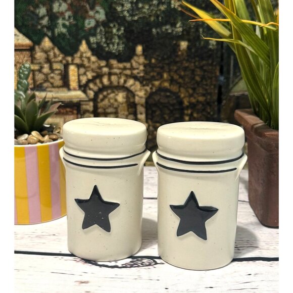 Ceramic Star Design Salt & Pepper Shakers - Picture 3 of 8